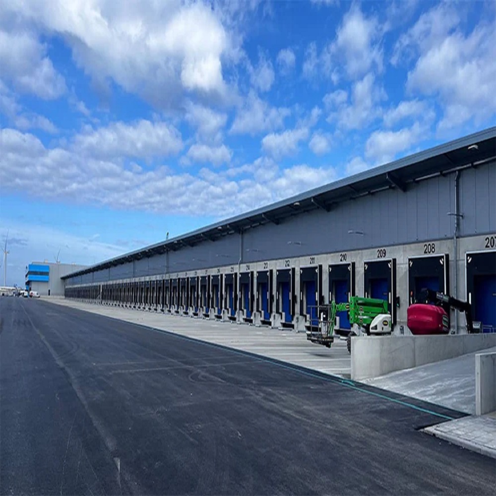 Maersk uses a new Cross Dock facility to expedite supply chains throughout Europe. - Supply Chain Tribe by Celerity